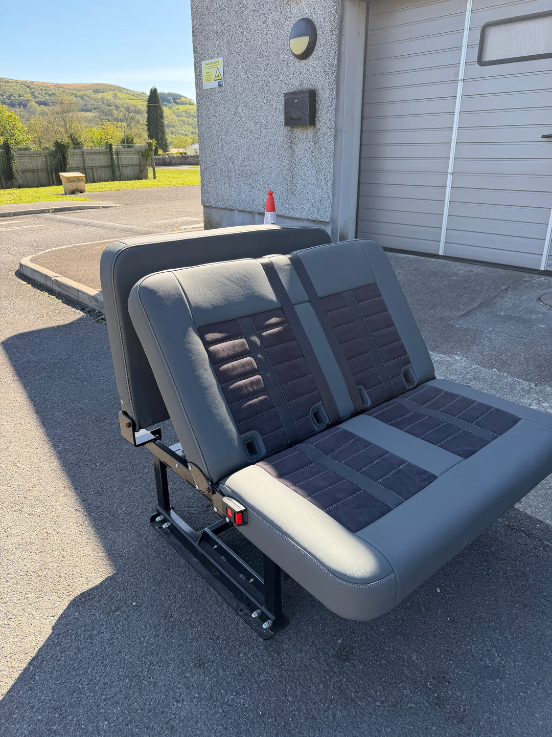 3/4 Rock and Roll bed, Recline back & Isofix