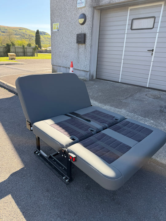 3/4 Rock and Roll bed, Recline back & Isofix