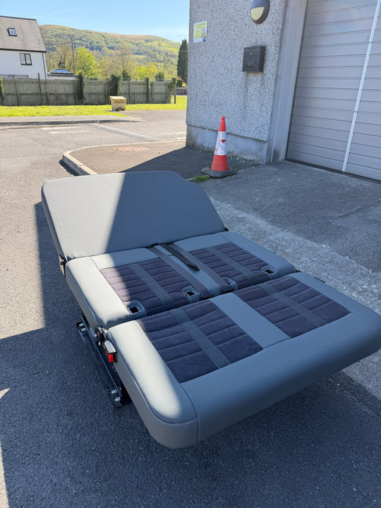 3/4 Rock and Roll bed, Recline back & Isofix