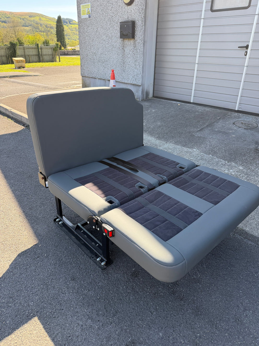 3/4 Rock and Roll bed, Recline back & Isofix