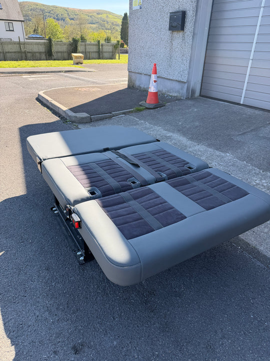 3/4 Rock and Roll bed, Recline back & Isofix