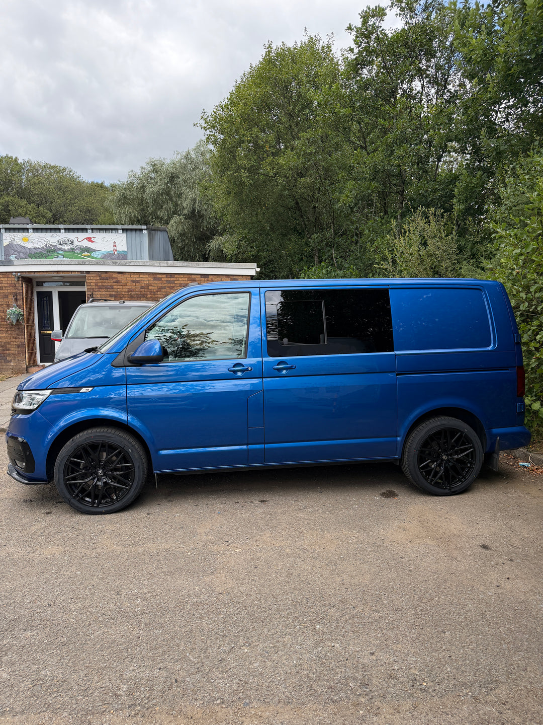 VW Transporter T6.1 SWB Highline T28 (2023) — Blue, Part-Converted