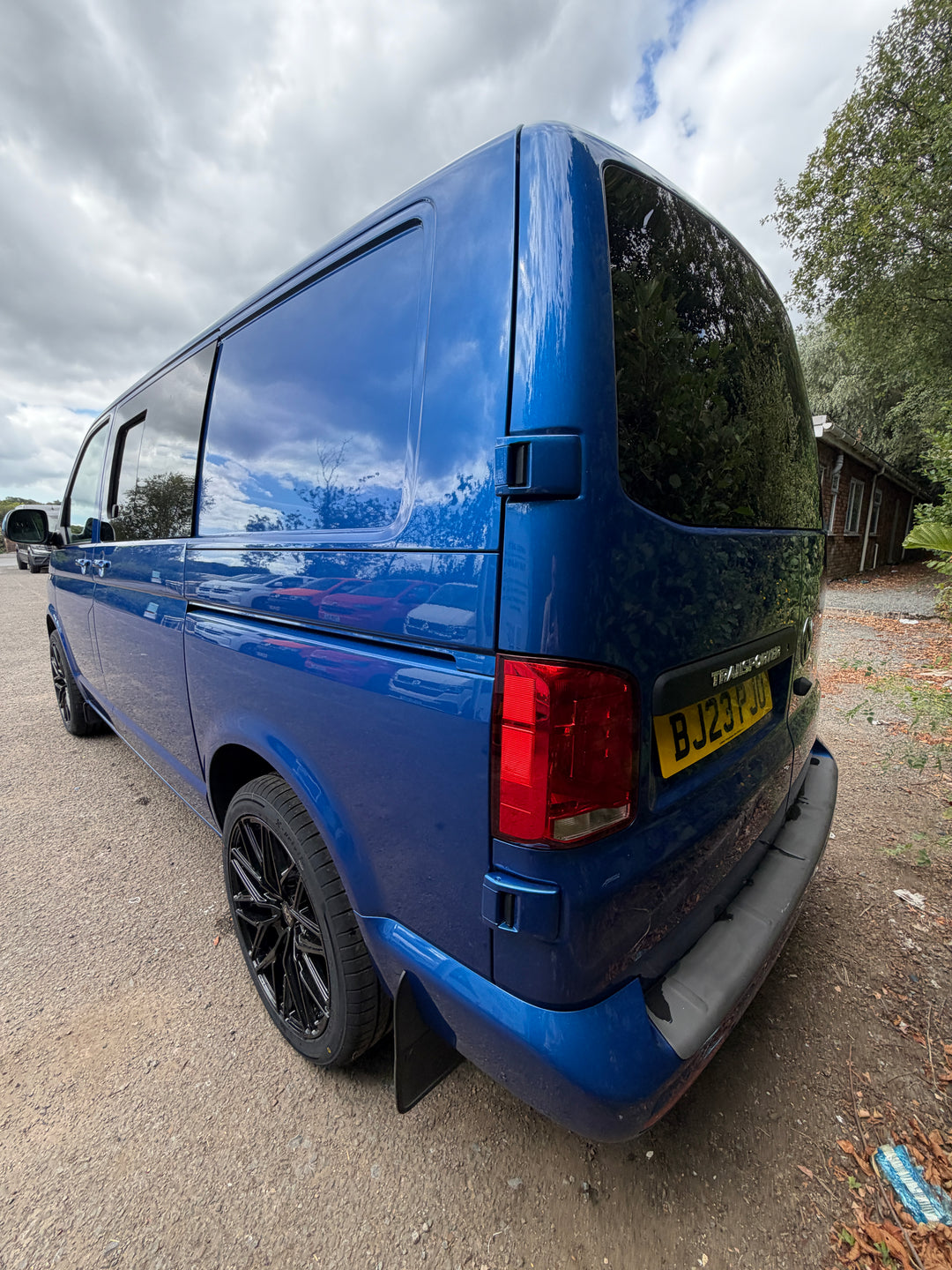 VW Transporter T6.1 SWB Highline T28 (2023) — Blue, Part-Converted